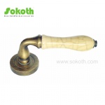Aluminum handle on rose